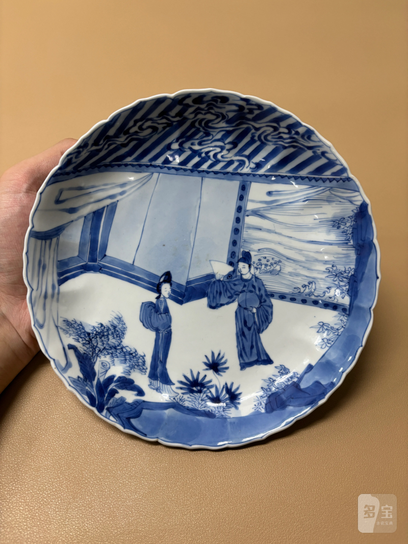 清康熙 青花西厢记佛殿奇逢菱口盘 - 图2